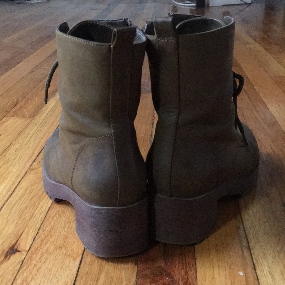 shoes - Picture 3 of 3
